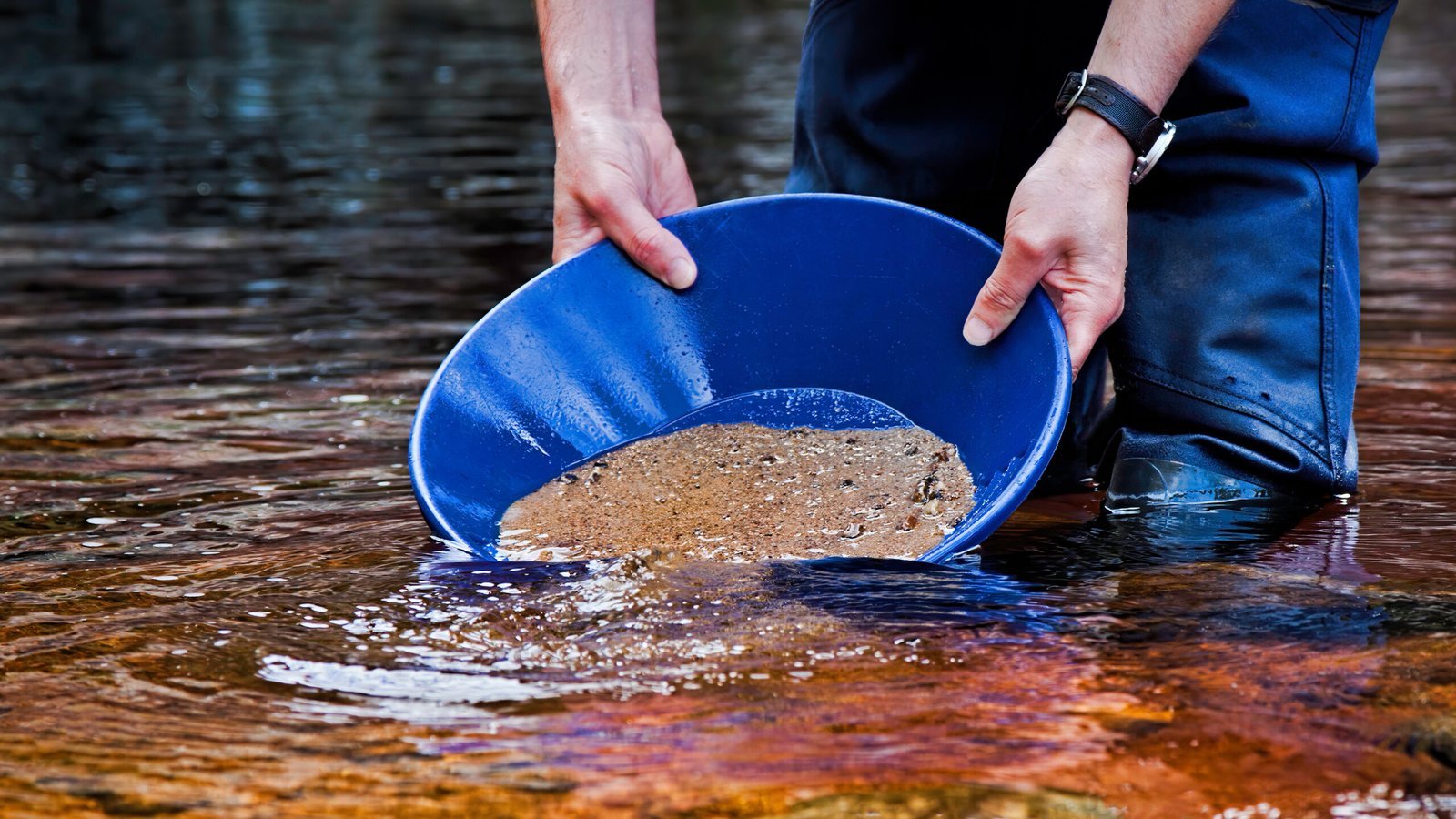 You are currently viewing Advanced Gold Panning Equipment: Upgrading Your Toolkit