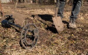 Read more about the article Factors to Consider When Selecting a Gold Prospecting Metal Detector
