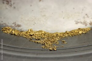 Read more about the article Gold Panning vs. Sluicing: Which Method Suits Your Style?